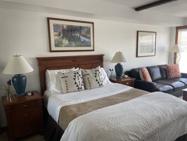 QUEEN BED.jpg