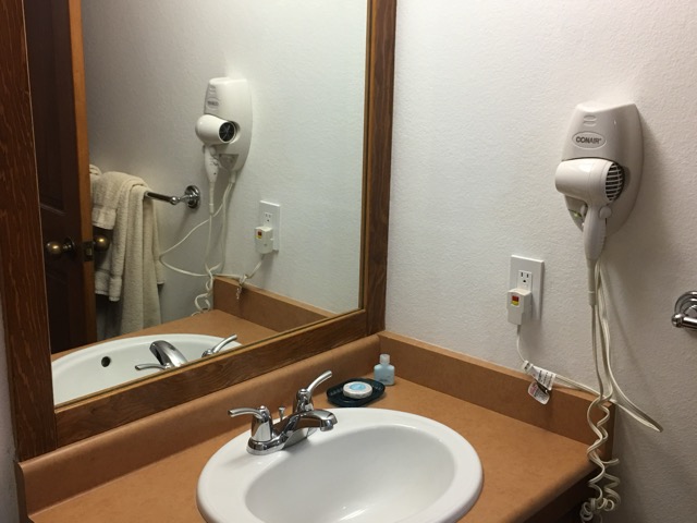 BATHROOM CORNER copy.jpg