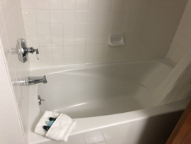 1 BEDROOM TUB